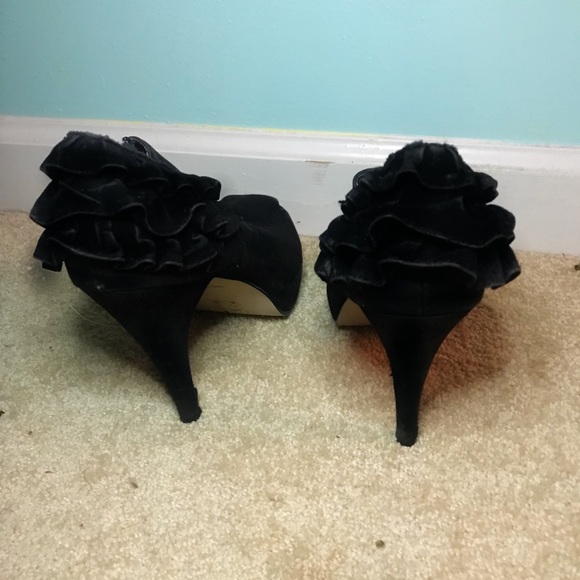 Black Ruffle Heels! - Picture 2 of 2